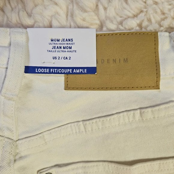 H&M Loose Fit Ultra High Waist Mom Jeans - Picture 7 of 9